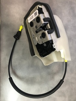 Tesla 3 y рестайлінг замок двері задніх лівих jak новий фото №1