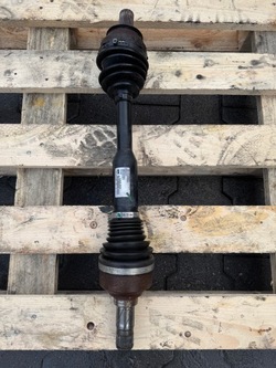 Volvo xc60 рестайлінг піввісь ліва 31325701 фото №1