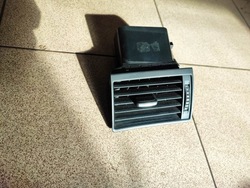 Решітка повітропровід чорна ліва audi a8 d3 фото №1