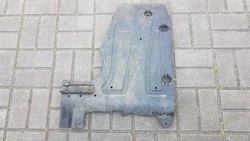 Audi tt 8n0 захист шасі 8n0825213c фото №1