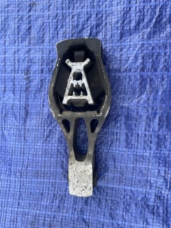 Peugeot 308 t9 подушка лапи двигуна 1.2 thp фото №1