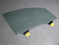 Audi q7 4m // скло двері праві перед 2018 фото №1