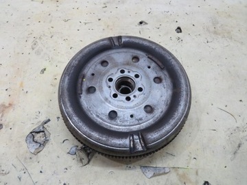 Зчеплення колесо двомасовий двомасовий маховик passat b8 2.0 tdi 04l141015e фото №1