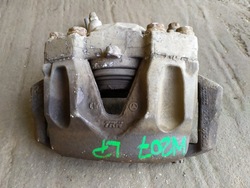 Mercedes e w207 купе суппорт скоба левый перед фото №1