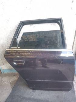 Дверь правые зад audi a4 b7 цвет śliwka фото №1