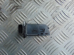 Toyota avensis t27 витратомір 22204-26010 09- фото №1