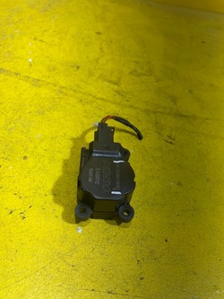 Range rover iii - моторчик нагревателя mf113930-0680 фото №1