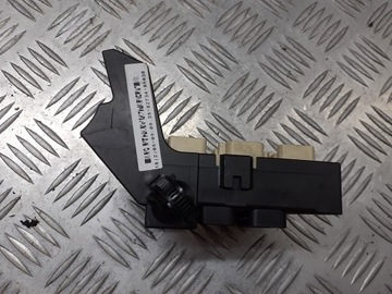 Коробка запобіжників toyota avensis t25 2.0 vvti фото №1