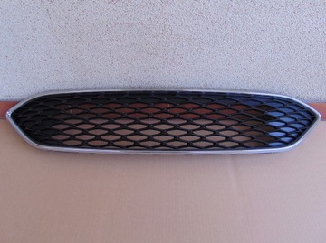 Focus mk3 14-19 рестайлінг решітка решітка середня хром фото №1