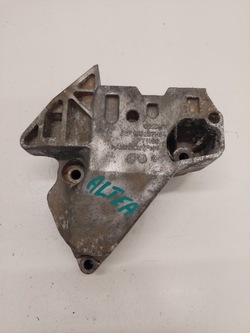 Лапи двигуна seat altea 2.0 fsi 06f199207h фото №1