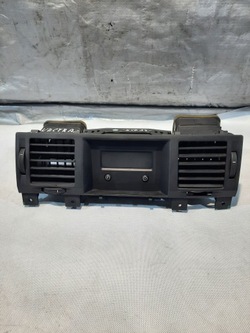 Решітка повітропровід середня opel vectra c 09177133 фото №1