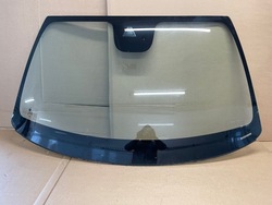 Alfa giulia 2018r стекло лобовое перед передняя оригинал фото №1