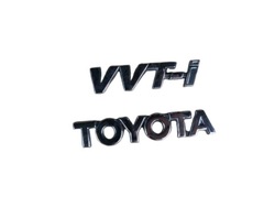 Емблема toyota vvt-i na задній pas toyota yaris i 1999-2005 рік фото №1