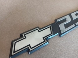 Емблема, знак chevrolet 2500 фото №1