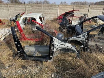 Чверть правий перед лонжерон фартух стійка b поріг renault clio iv чорний фото №1