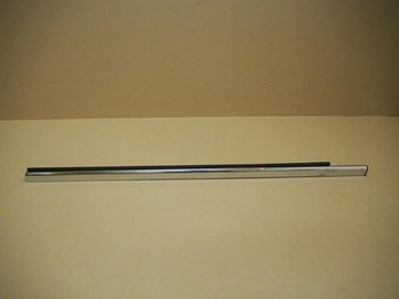 Планка ущільнювач скла лівий перед grand cherokee wk2 рестайлінг фото №1