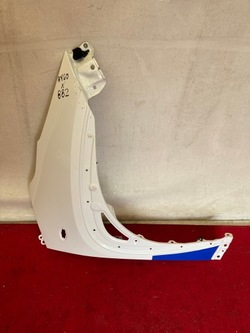 Крило праві перед toyota aygo x 22- фото №1