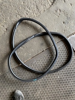 86 jeep grand cherokee wk2 прокладка дверь перед r фото №1