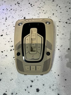 Audi q5 fy 80a лампа стеля фото №1