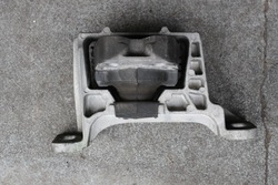 Volvo v50 s40 07-12 лапи двигуна подушка 1.6 дизель фото №1