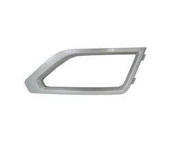 Решітка w бампері права volkswagen atlas 2018- фото №1