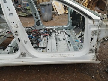 Tesla 3 iii поріг правий стійка фото №1