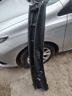 Toyota yaris iii панель під лобовим склом пластиковий 55781-0d400 фото №1