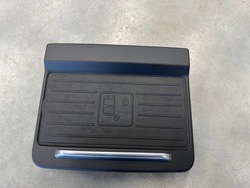 Оригинальная зарядное устройство индукционная audi q5 80a идеальная 80a864075b фото №1