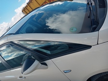 Opel zafira c планка прилегла до скла права фото №1