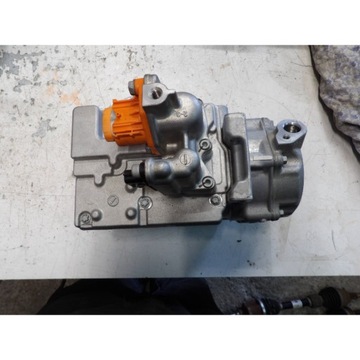 Компресор кондиціонера 926005749r renault zoe фото №1