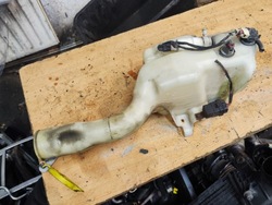 Chrysler 300c бачок склоомивача фото №1