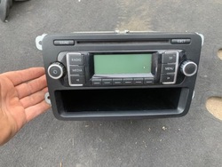 Vw golf 03-10 радіо cd оригінал 1k0035156 фото №1