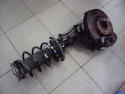 Mcperson поворотна опора ліва peugeot 308 ii t9 hb 15r фото №1