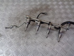 Планка вприскувальний форсунки mazda 3 iii bm 2.0 16v skyactiv 13- pe0113150 фото №1