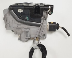 Замок двері праві перед vw passat b6 європа фото №1