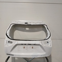 Toyota yaris cross 2021- кришка багажника кришка зад фото №1