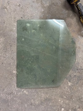 Skoda fabia ii скло двері лівий зад фото №1