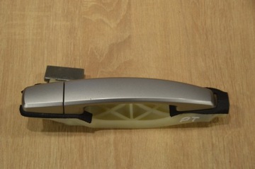 Ручка зовнішня правий зад chevrolet captiva сіро-срібляста фото №1