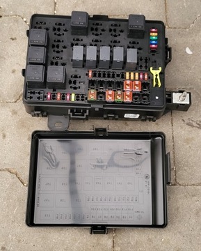 Maserati levante ghibli коробка запобіжників фото №1