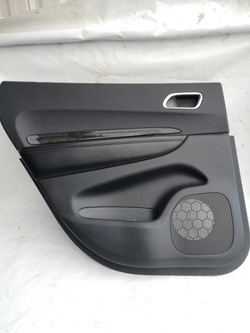 Оббивка двері ліва зад dodge durango iii рестайлінг 2016- фото №1