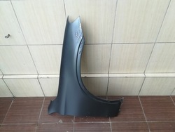 Крило переднє перед праві mb glc 253 15-22 оригінальний номер фото №1