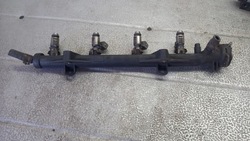 Планка впрыскивающий skoda octavia i 95r hb 1.6b 032133319b фото №1