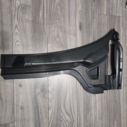 Панель під лобовим склом audi a1 82b819404c 82c 819404c праві перед фото №1