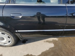 Двері праві зад голий audi a8 d2 lz9w фото №1