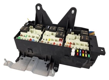 Jaguar xe 2016 рамка / модуль предохранителей фото №1