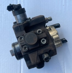 Насос вприскувальний пального atleon cabstar maxity 3.0 04450100136 фото №1