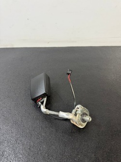 Застібка натягувач ременя безпеки праві зад задній bmw f10 f11 7243274 фото №1