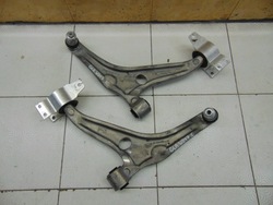 Важіль перед переднє лівий mercedes gla 247 фото №1