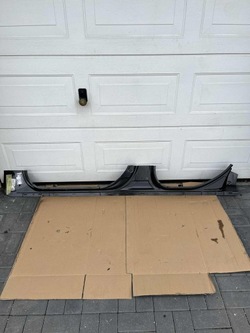 Поріг панель zew.prawy ford mustang mach e lj8z5810128 фото №1