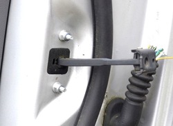 Focus ii рестайлінг обмежувач двері лівий перед фото №1